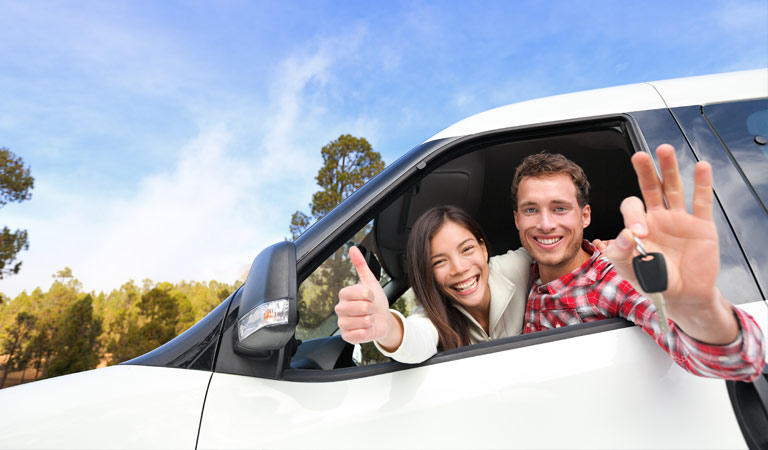 Personas vendiendo auto auto en Monterrey